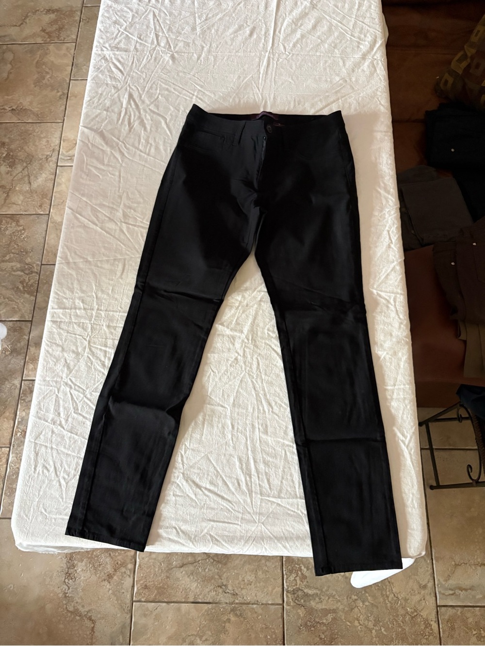 Black Women's Skinny Jeans — Sleek Everyday Fit